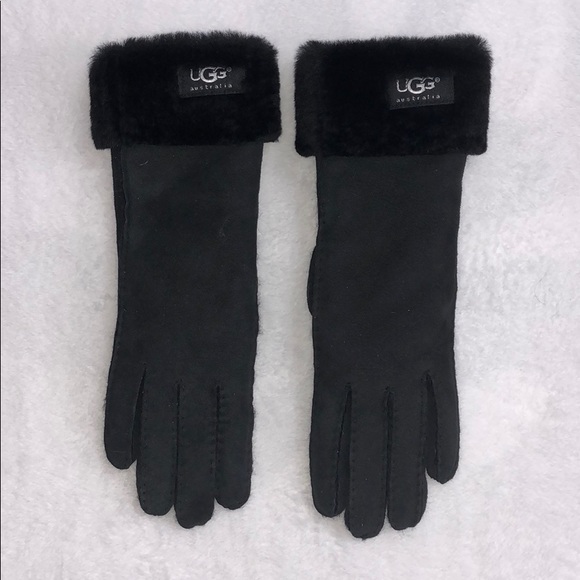 UGG Accessories - NWOT Ugg Turn Cuff Sheepskin Gloves (S)